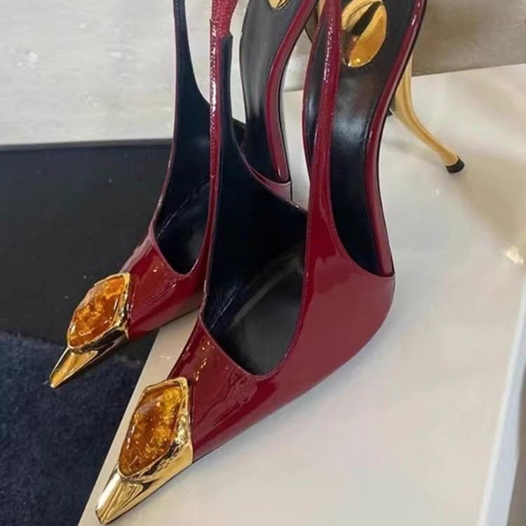 Star style Gemstone Metal Toe  - Patent Leather Pump 评论和价格