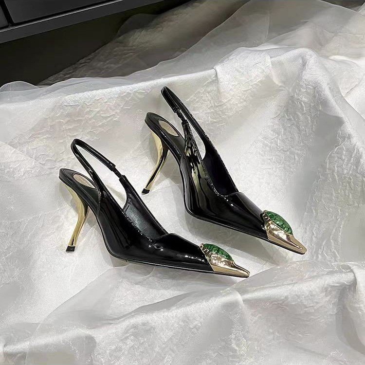 Star style Gemstone Metal Toe  - Patent Leather Pump 评论和价格